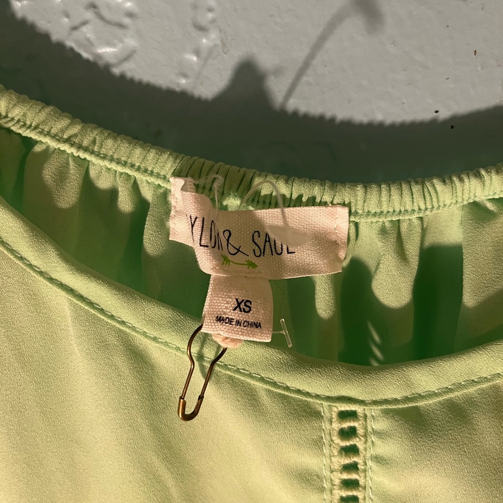 Taylor & sage lime green and lace top